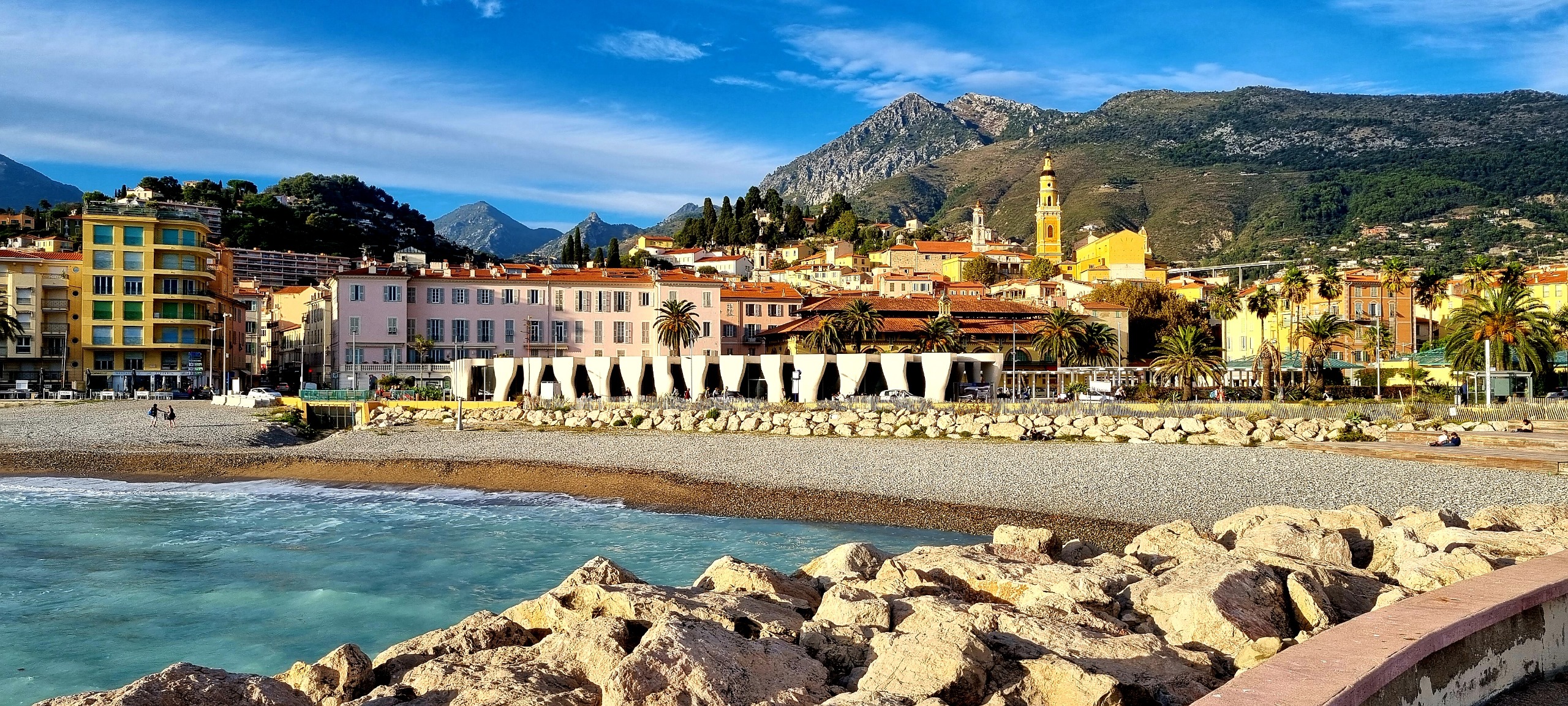 Vieille ville de Menton depuis la mer
